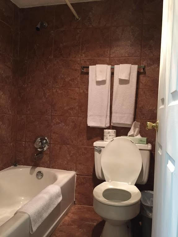 Howard Johnson Florence/ Cincinnati Area Екстер'єр фото