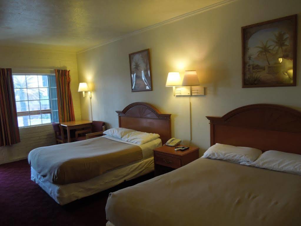 Howard Johnson Florence/ Cincinnati Area Екстер'єр фото